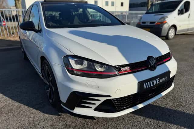 Volkswagen Golf (2016) thumbnail 2