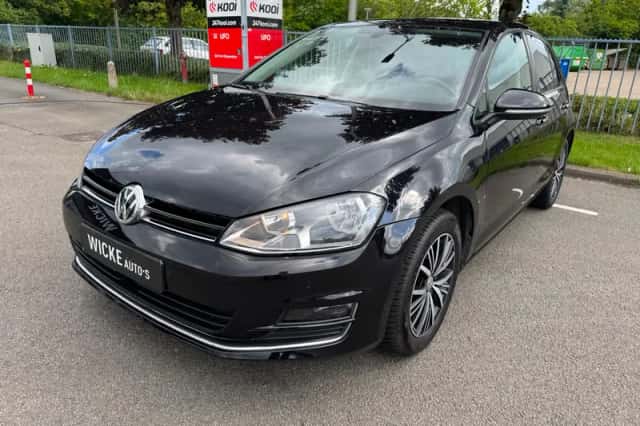 Volkswagen Golf (2016) thumbnail 2