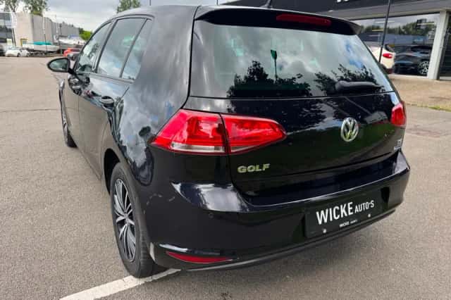 Volkswagen Golf (2016) thumbnail 3