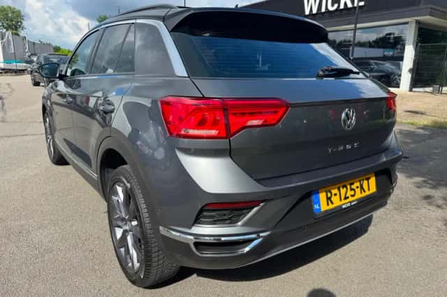 Volkswagen T-Roc (2018) thumbnail 2