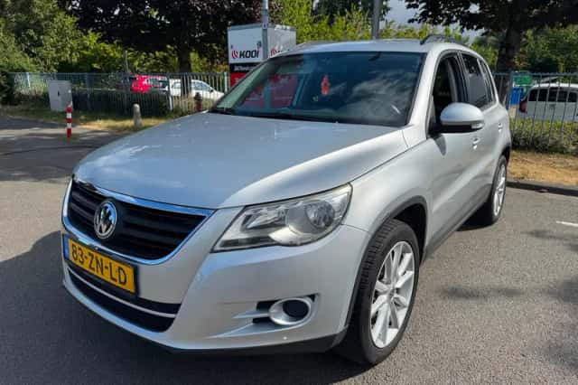 Volkswagen Tiguan (2008) thumbnail 2