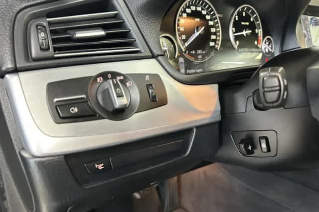 BMW 5-Serie (2012) thumbnail 11