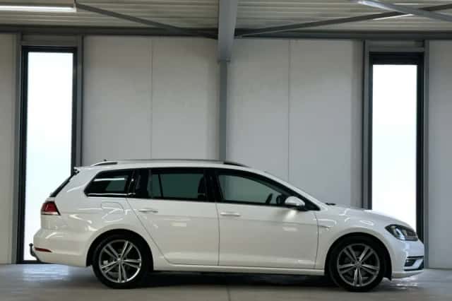 Volkswagen Golf (2017) thumbnail 4