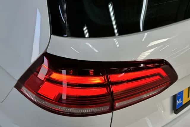 Volkswagen Golf (2017) thumbnail 31