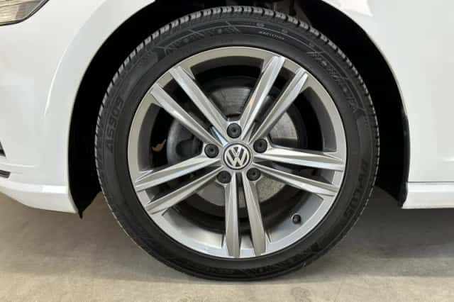 Volkswagen Golf (2017) thumbnail 32