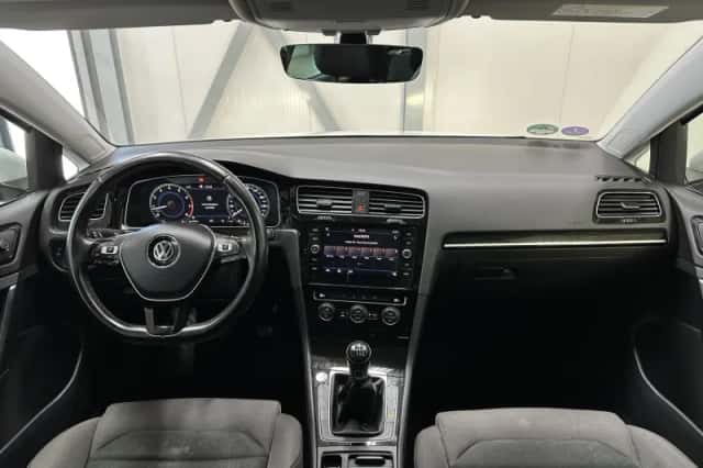 Volkswagen Golf (2017) thumbnail 6