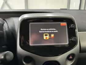 Toyota Aygo (2014) thumbnail 16
