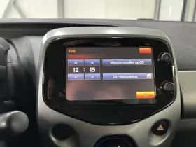 Toyota Aygo (2014) thumbnail 17