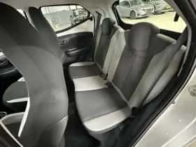 Toyota Aygo (2014) thumbnail 23