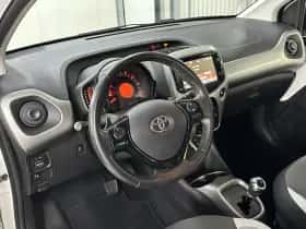 Toyota Aygo (2014) thumbnail 8