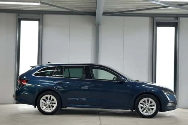 Škoda Octavia (2021) thumbnail 4