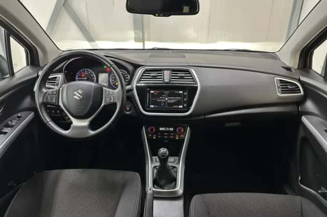 Suzuki S-Cross (2016) thumbnail 6