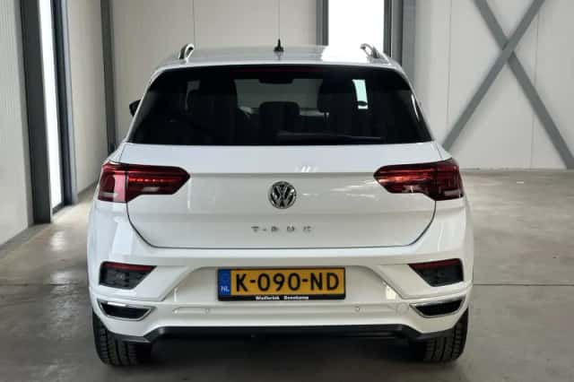 Volkswagen T-Roc (2018) thumbnail 5
