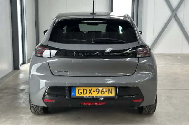 Peugeot e-208 (2023) thumbnail 5