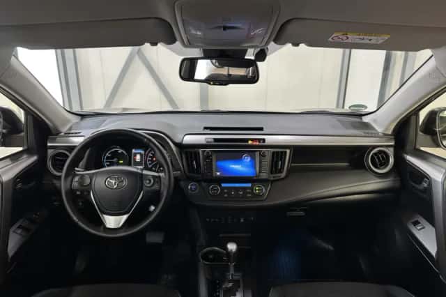 Toyota RAV4 (2017) thumbnail 2