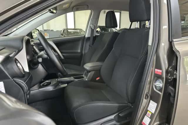 Toyota RAV4 (2017) thumbnail 3