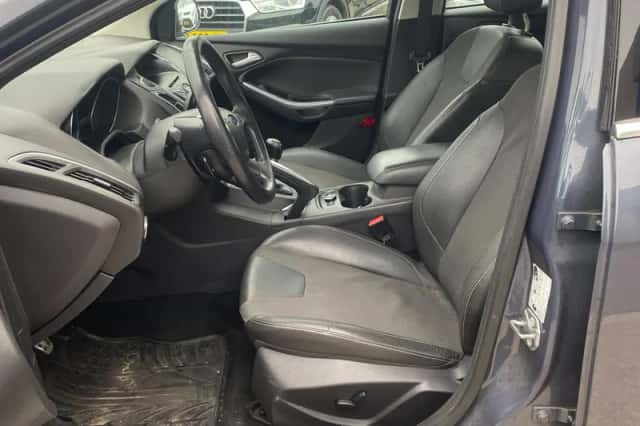 Ford Focus (2011) thumbnail 2