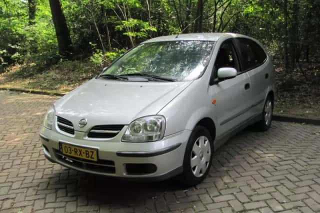 Nissan Almera Tino (2005) thumbnail 2