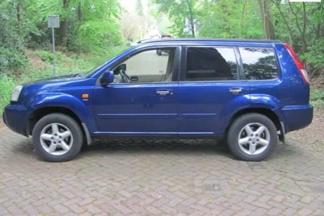 Nissan X-Trail (2003) thumbnail 1