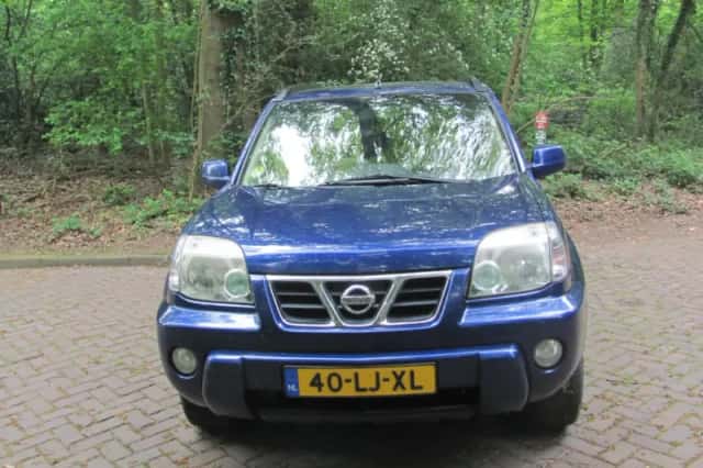 Nissan X-Trail (2003) thumbnail 3