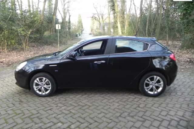 Alfa Romeo Giulietta (2014) thumbnail 1