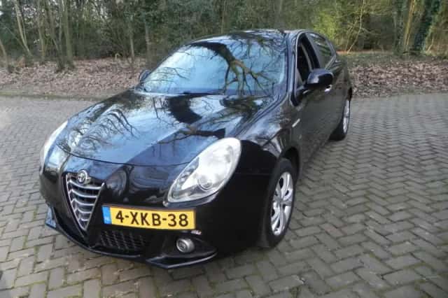 Alfa Romeo Giulietta (2014) thumbnail 2