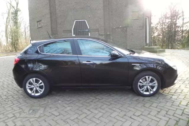 Alfa Romeo Giulietta (2014) thumbnail 5
