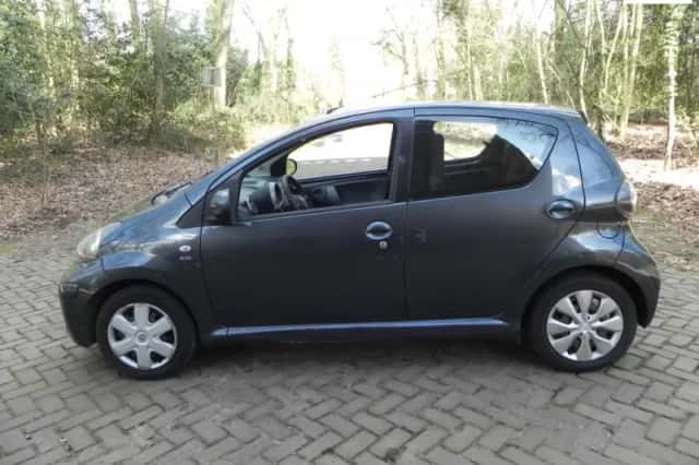 Toyota Aygo (2011) thumbnail 1