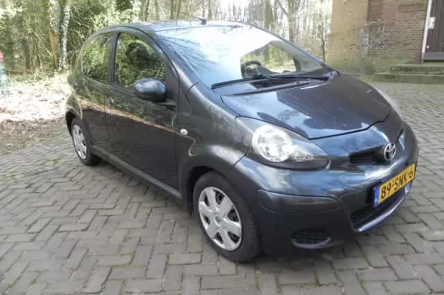 Toyota Aygo (2011) thumbnail 4