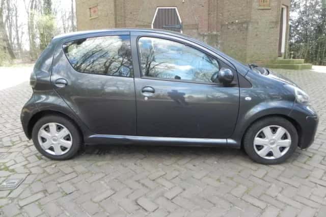 Toyota Aygo (2011) thumbnail 5
