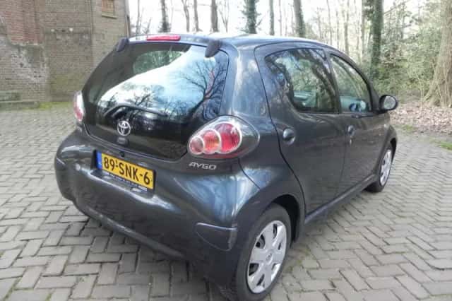Toyota Aygo (2011) thumbnail 6
