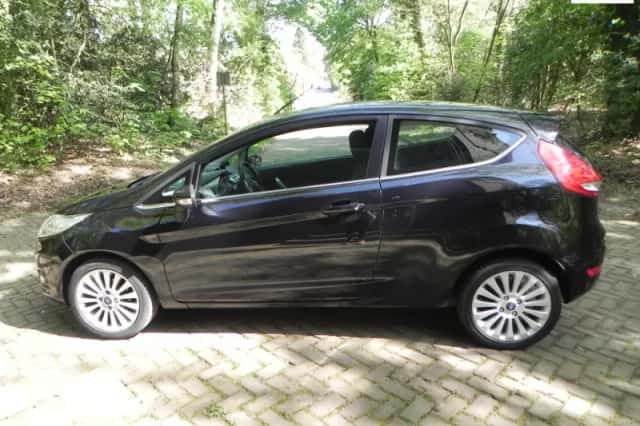 Ford Fiesta (2010) thumbnail 1