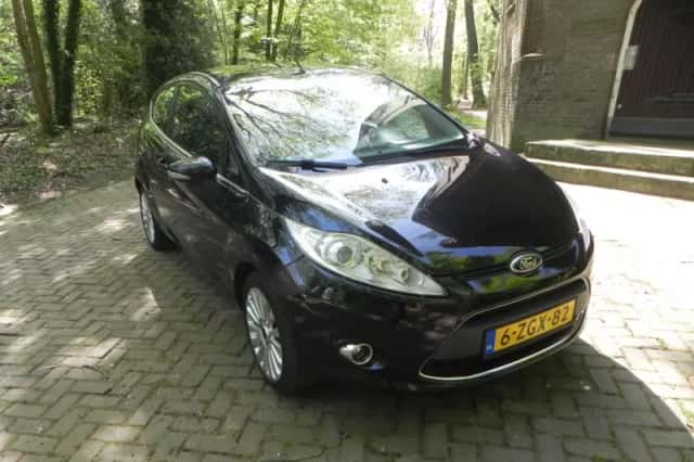 Ford Fiesta (2010) thumbnail 4