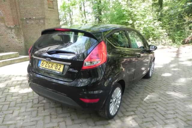 Ford Fiesta (2010) thumbnail 6
