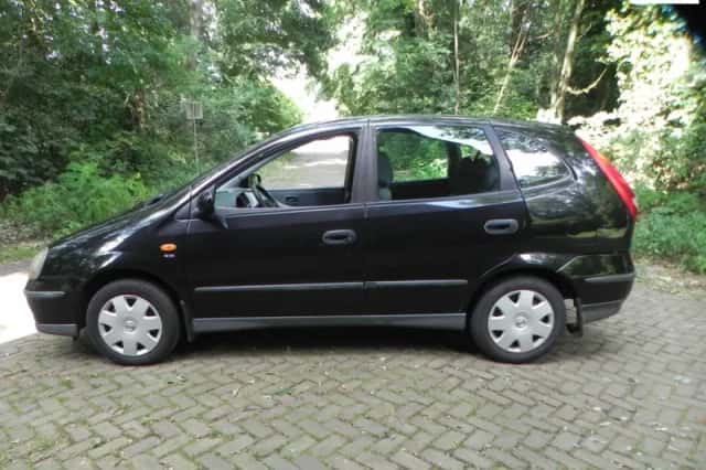 Nissan Almera Tino (2004) thumbnail 1
