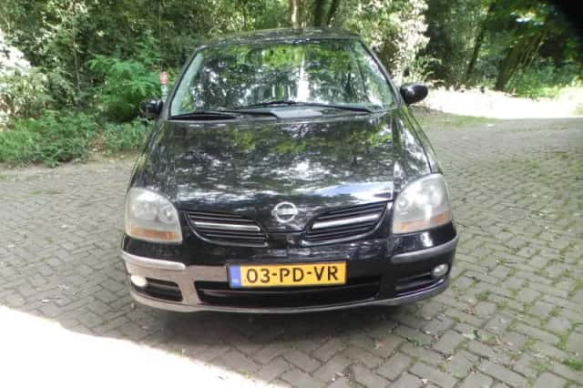 Nissan Almera Tino (2004) thumbnail 3