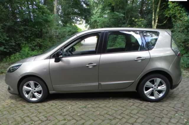Renault Scénic (2013) thumbnail 1
