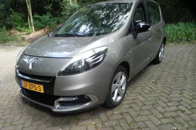 Renault Scénic (2013) thumbnail 2