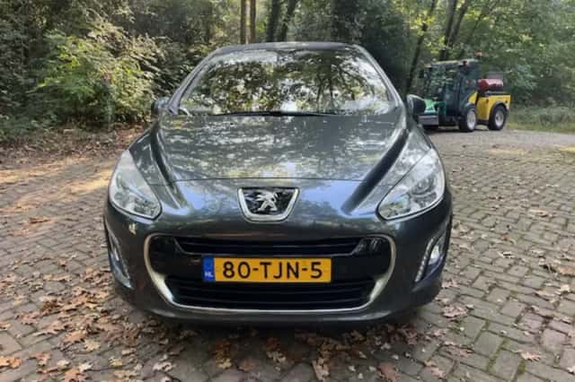 Peugeot 308 (2012) thumbnail 3