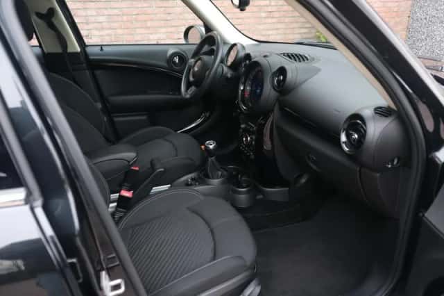 MINI Countryman (2016) thumbnail 4