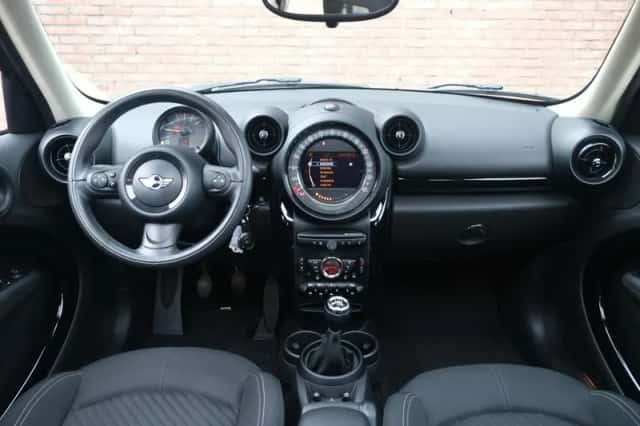 MINI Countryman (2016) thumbnail 6