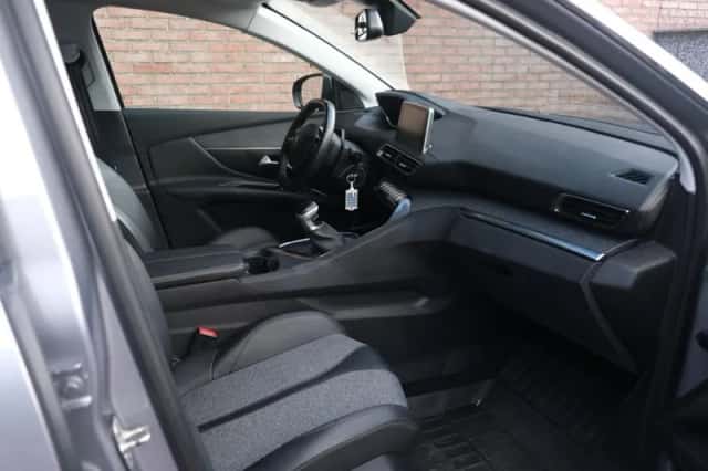 Peugeot 3008 (2020) thumbnail 4