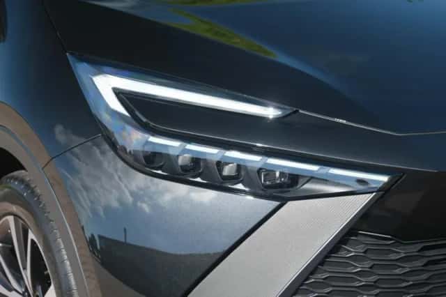 Toyota C-HR (2026) thumbnail 2