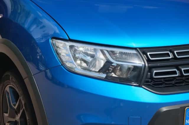 Dacia Sandero Stepway (2018) thumbnail 2