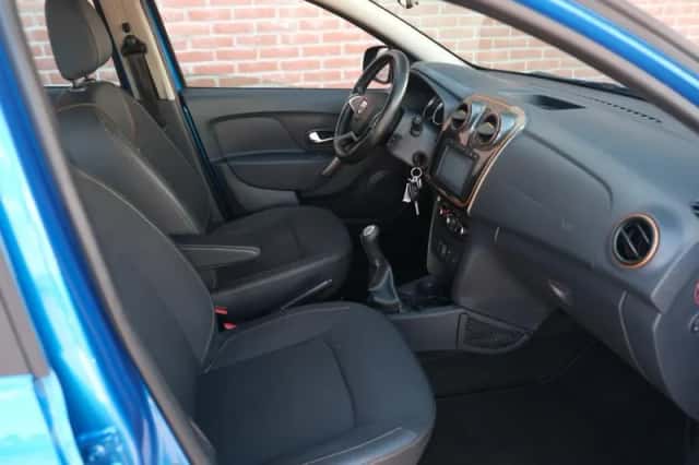 Dacia Sandero Stepway (2018) thumbnail 4