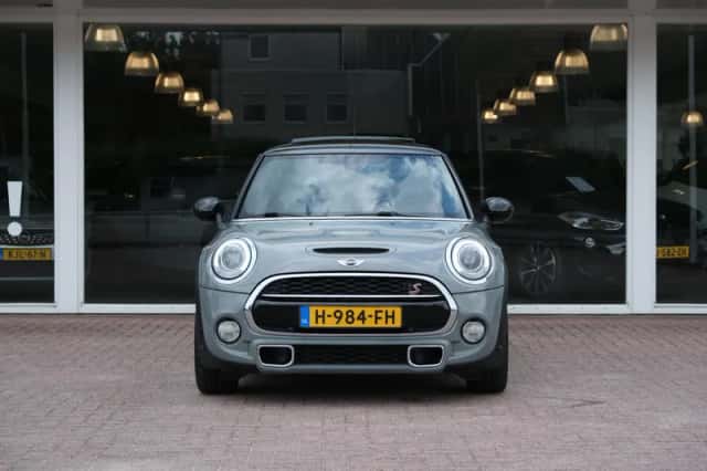 MINI Cooper S (2016) thumbnail 3