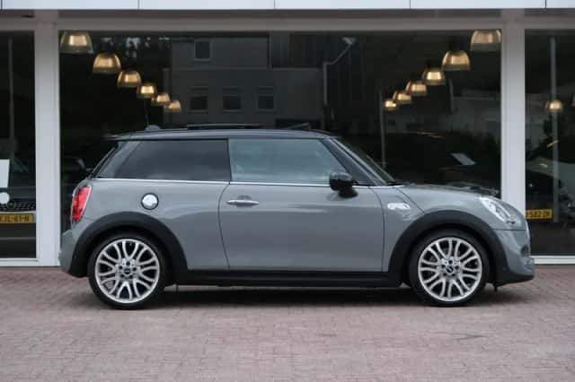 MINI Cooper S (2016) thumbnail 4