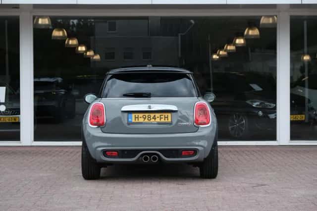 MINI Cooper S (2016) thumbnail 5