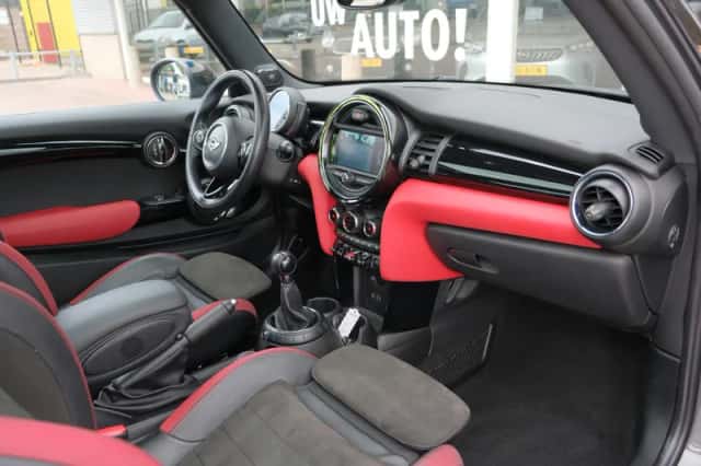 MINI Cooper S (2016) thumbnail 6