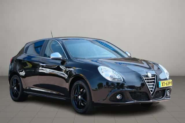 Alfa Romeo Giulietta (2015) thumbnail 1
